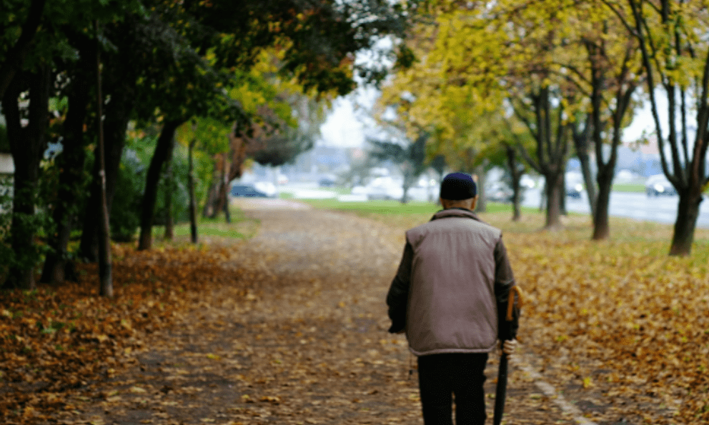 Cụ ông bán nhà 2 tỷ ở thành phố, về quê dưỡng già cùng em trai: 2 năm sau, tiền hết tình cũng chẳng còn