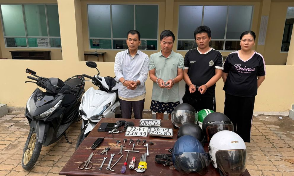 Nhóm đối tượng chuyên rình rập trước các cổng trường ở TP.HCM: Bắt Vũ Đăng Rực và Nguyễn Ngọc Vân