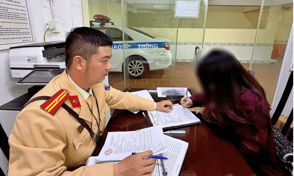 Nữ tài xế sinh năm 1987 ở Hà Nội bị xử phạt 19 triệu đồng vì hành vi này