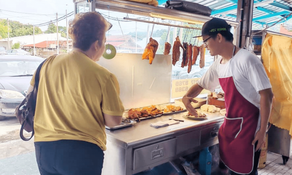 Bán nhà được 3 tỷ về quê mở nhà hàng, người đàn ông ôm mặt khóc: “Tôi đã tự hại mình rồi”