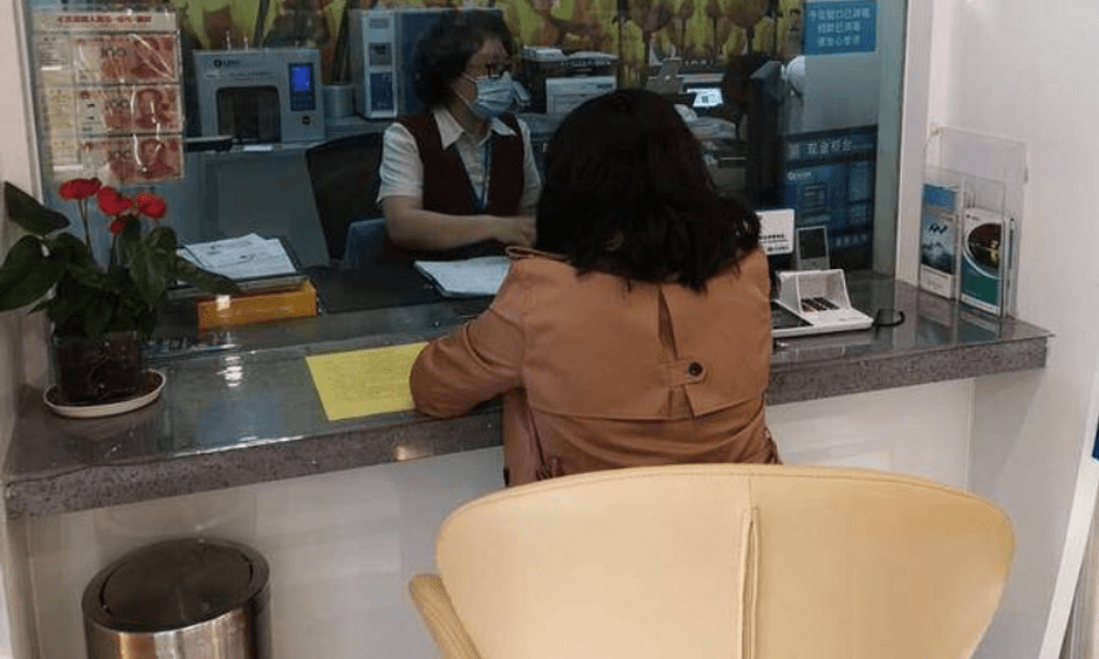 Người phụ nữ bị nợ xấu 2,1 tỷ đồng dù chưa từng vay tiền, ngân hàng khẳng định: “Chị phải trả số tiền này”