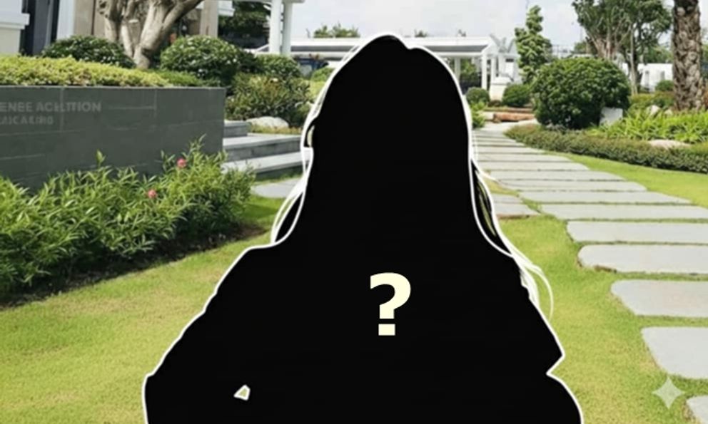 Bóc profile cô gái biến mỹ nhân đẹp nhất thế giới thành nha hoàn trong phút mốt 