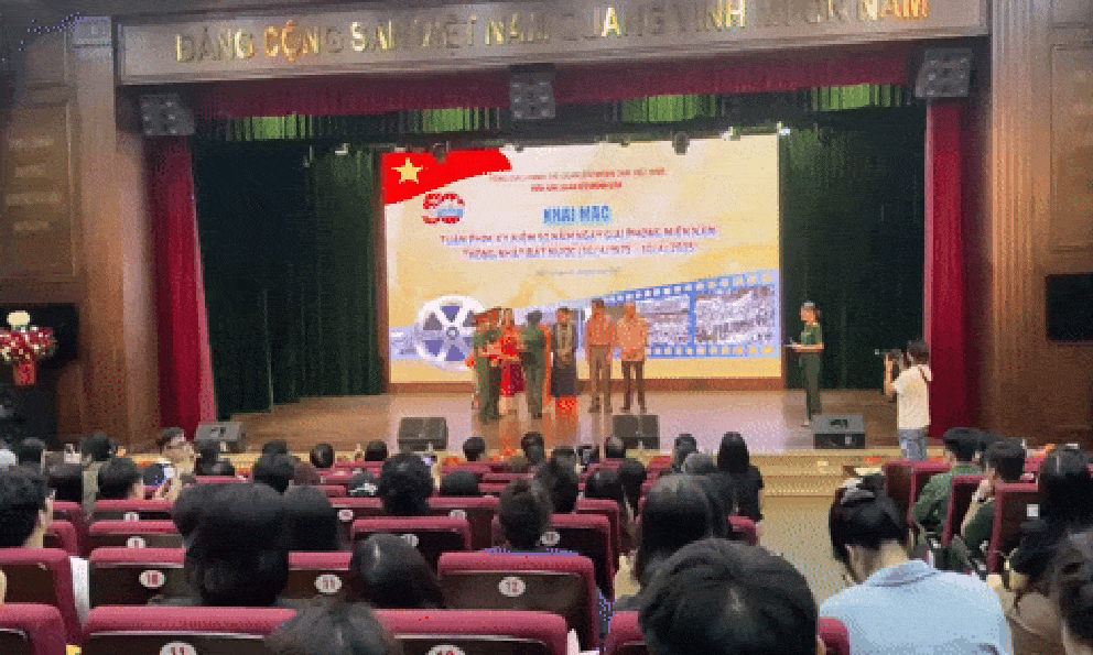 Tình đầu quốc dân Việt Nam tái xuất sau 20 năm mất tích, visual huyền thoại khiến thời gian cũng phải chịu thua