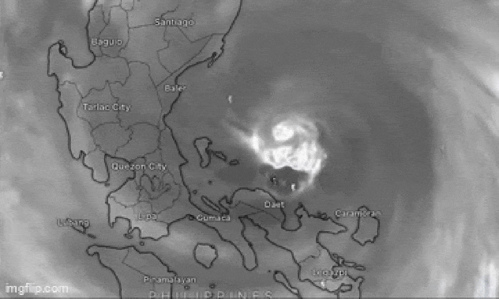 Bão Phượng Hoàng mạnh lên cấp siêu bão giật trên cấp 17, trở thành bão số 14 khi vào Biển Đông