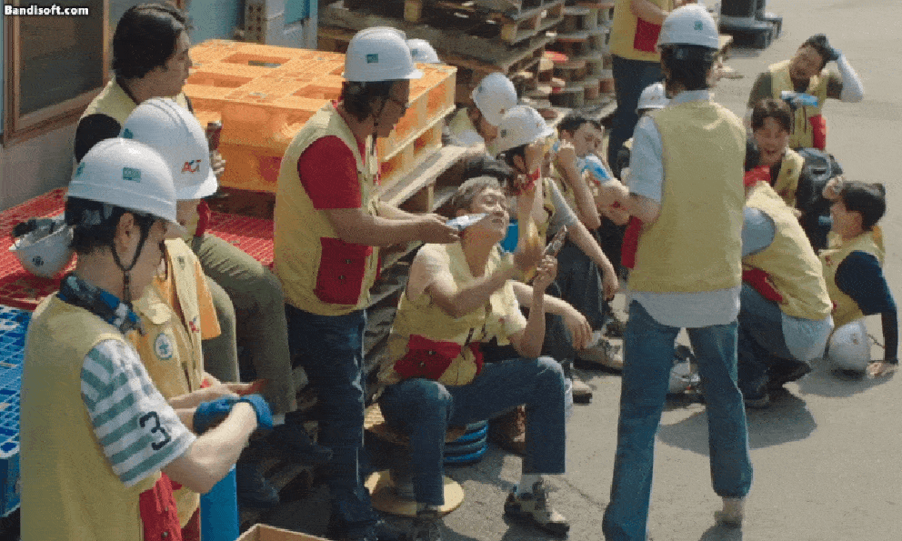 Clip hot: Mỹ nhân Hàn trổ tài nói tiếng Việt trong bom tấn top 1 Netflix, nghe xong chỉ muốn cho Hari Won 1000 likes