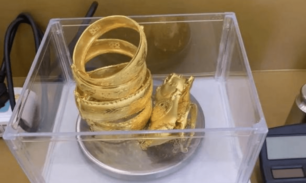 Mang gần 2 cây vàng đi bán, 1 ngày sau, người đàn ông bị công an triệu tập