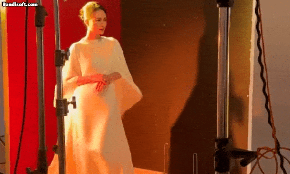 Sốc visual đại mỹ nhân vào vai Hoàng hậu quyền lực nhất Việt Nam, 30 năm nhan sắc không đổi mới đáng nể