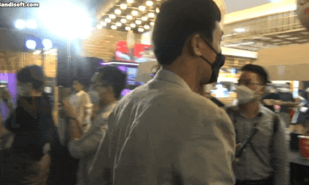 Ngôi sao đắt show nhất Việt Nam: Cát xê 1 tỷ/phim, mỗi ngày được vợ phát cho 200.000 đồng