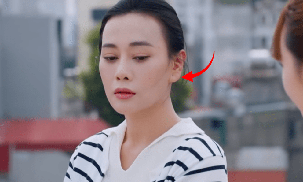 Cái tai của Phương Oanh 