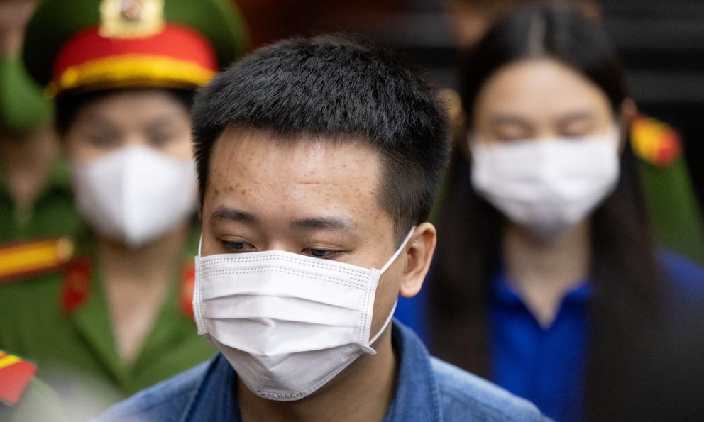 Quang Linh Vlogs khai không am hiểu về sản phẩm, chỉ nghe thông tin từ các cổ đông khác