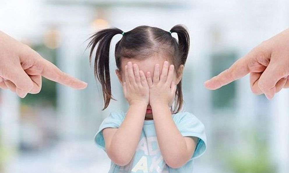 Cảnh báo 4 kiểu khen HẠI nhiều hơn LỢI của cha mẹ