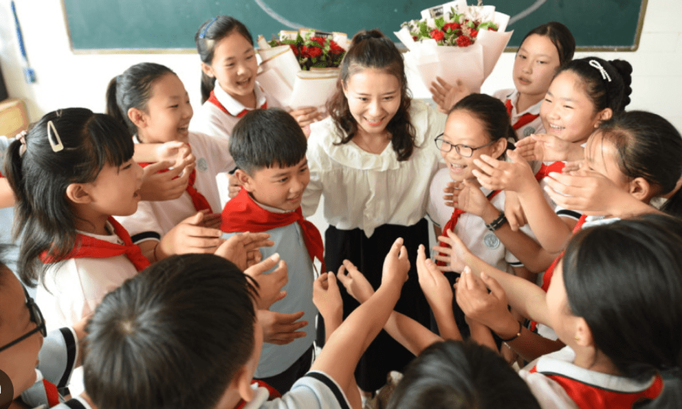 Phụ huynh làm 5 hành động này vào ngày 20/11 chứng tỏ EQ thấp