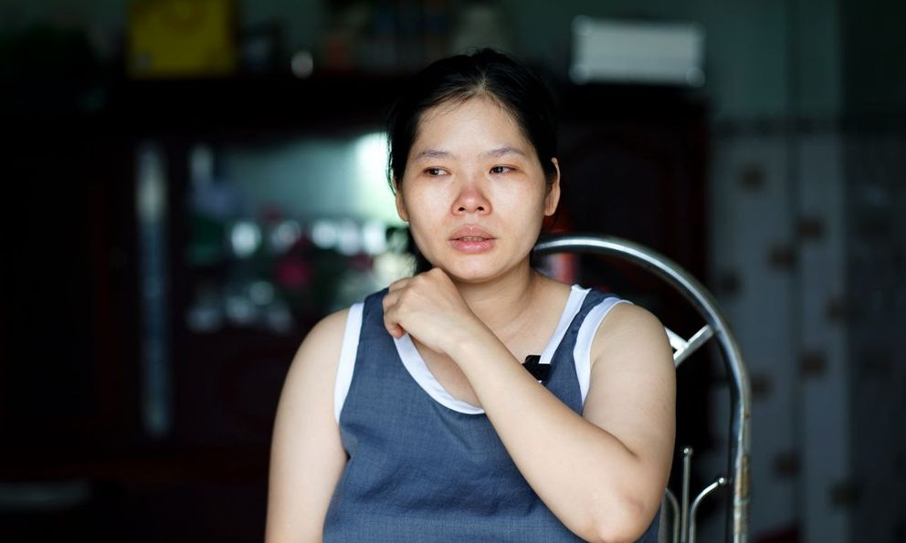 Mẹ bầu ôm 3 con chạy lũ, chen cùng 70 người trong một ngôi nhà: 