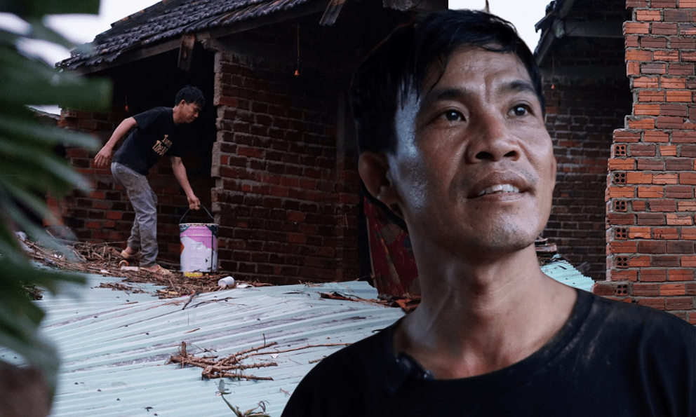 Chưa trả hết nợ ngân hàng, ngôi nhà đã bị “vò nát” trong dòng lũ: Người đàn ông chết lặng giữa đống gạch vụn
