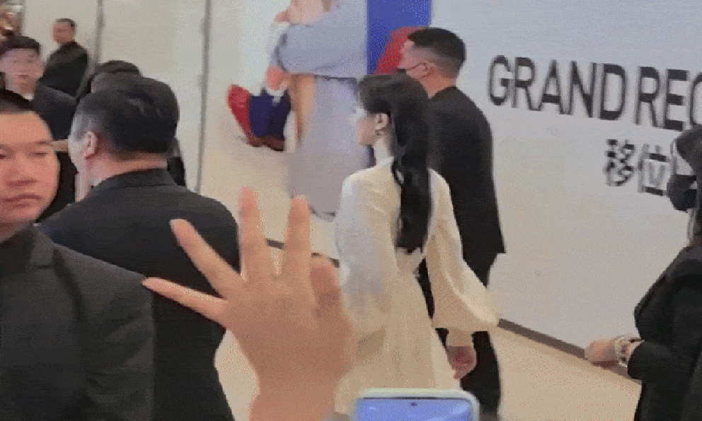 Ngắm mỹ nhân này mới hiểu thế nào là “cổ nhân trời chọn”: Cao sang quyền quý từ cốt cách, định nghĩa lại chuẩn mực cổ điển