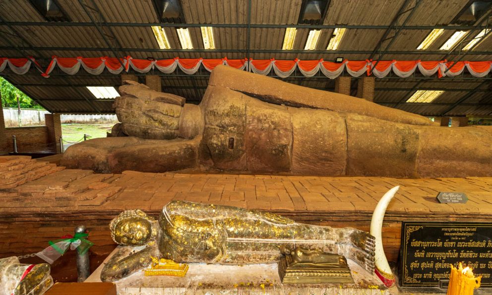 Chuẩn bị hệ thống thoát nước, các công nhân bất ngờ phát hiện kho báu bí ẩn nằm dưới bức tượng Phật 1.300 năm tuổi