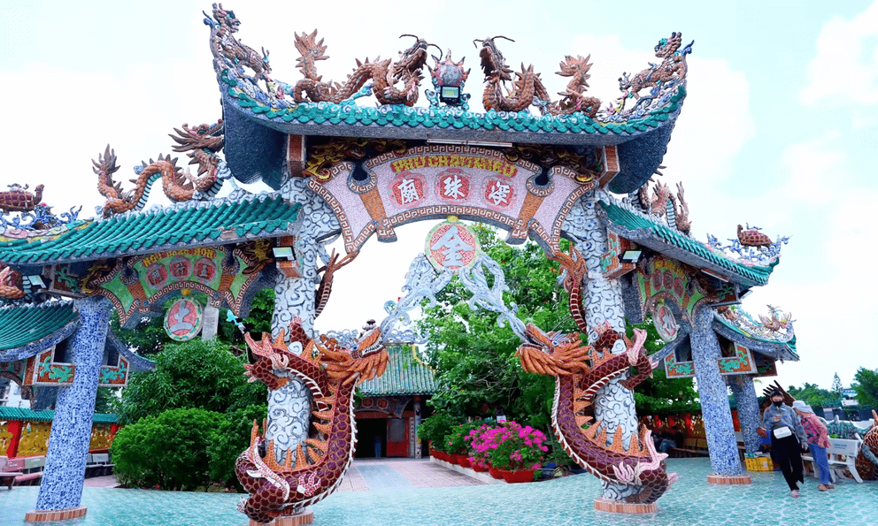 Bí ẩn ngôi miếu 300 năm tuổi nổi lềnh bềnh giữa sông Sài Gòn và giai thoại về những con rồng linh thiêng