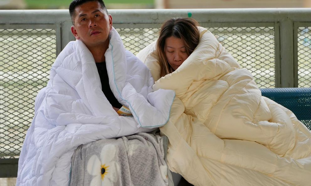 “Không còn gì cả”: Người dân Hong Kong (Trung Quốc) khốn khổ vì hỏa hoạn, hàng ngàn người lâm vào cảnh màn trời chiếu đất