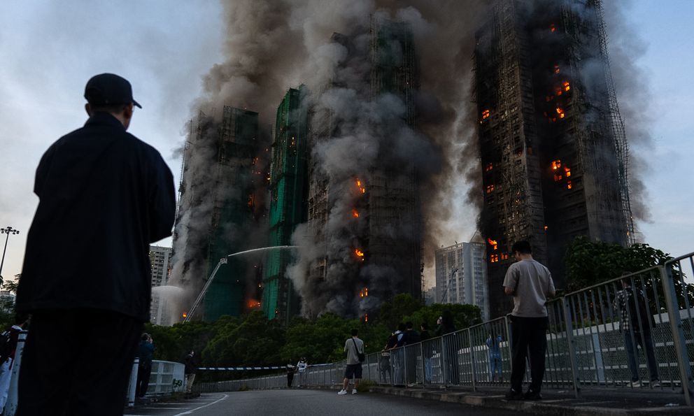 Cặp vợ chồng thoát chết trong đám cháy ở Hong Kong (Trung Quốc) nhờ khăn ướt 