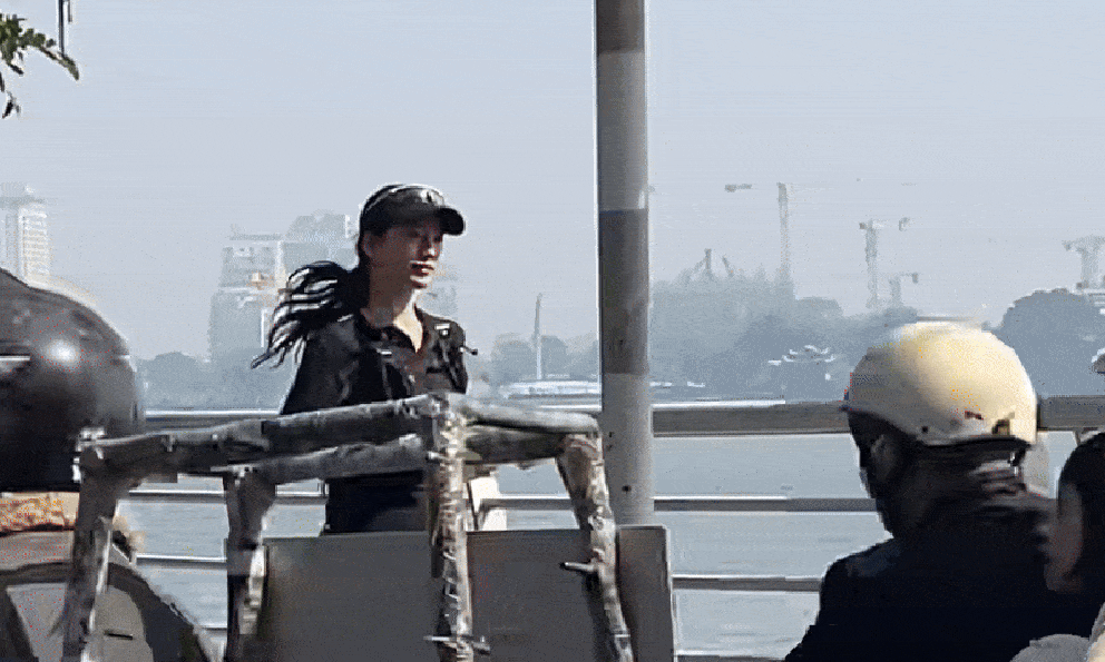 HOT: Bắt gặp Suzy và Kim Seon Ho quay phim ở Hồ Tây, nhan sắc ngoài đời mới là điều gây sốc