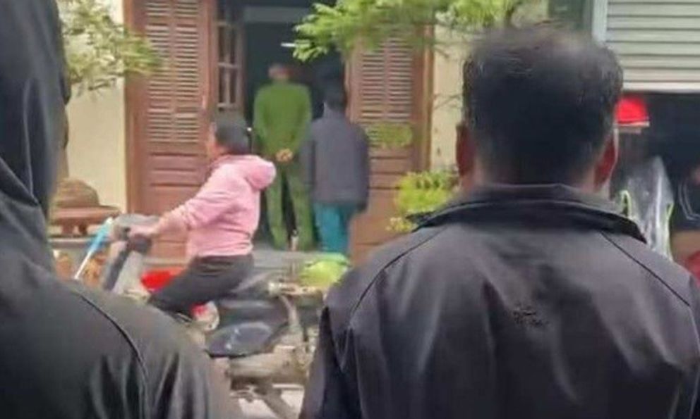 Hà Nội: Phát hiện 2 người tử vong trong tư thế quỳ, nhân chứng bàng hoàng cảnh tượng ở hiện trường 