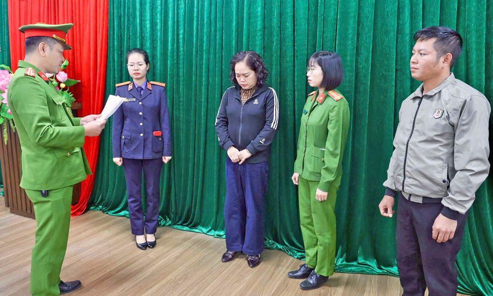 Khởi tố 2 cán bộ thuế Nguyễn Thị Phương và Nguyễn Thị Hoa