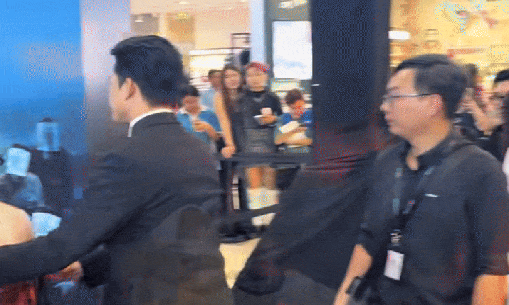 Lâu lắm mới thấy 1 mỹ nam Việt đóng cổ trang đẹp cỡ này: Nhan sắc như điêu khắc, nhìn ảnh ngoài đời còn mê hơn