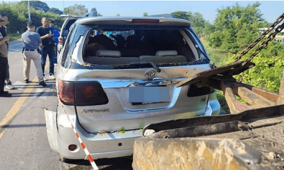 Phát hiện 9 thi thể trong một chiếc xe Toyota dưới kênh