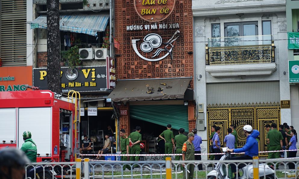 2 cô gái thoát chết trong vụ cháy quán ăn ở TP.HCM: Phá cửa sau, ném gấu bông rồi nhảy từ độ cao 10m xuống đất