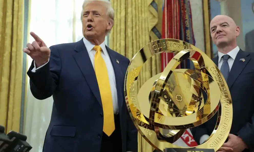 Tổng thống Trump đề nghị giải NFL huyền thoại đổi tên vì cuộc chiến giữa “football” và “soccer” 