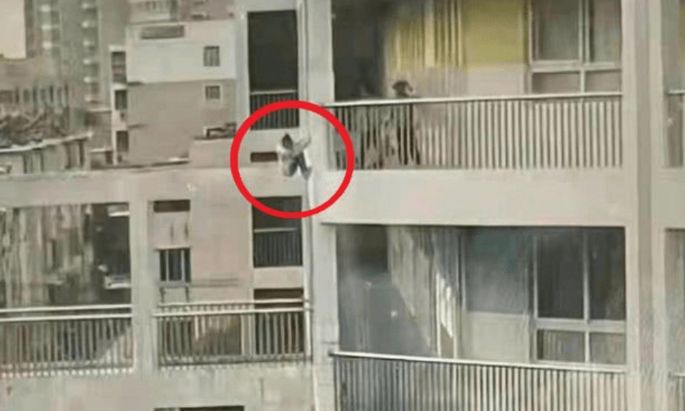 Nam sinh 16 tuổi học giỏi top đầu bất ngờ gieo mình từ tầng cao: Sự thật phía sau những tấm huy chương khiến MXH rùng mình!