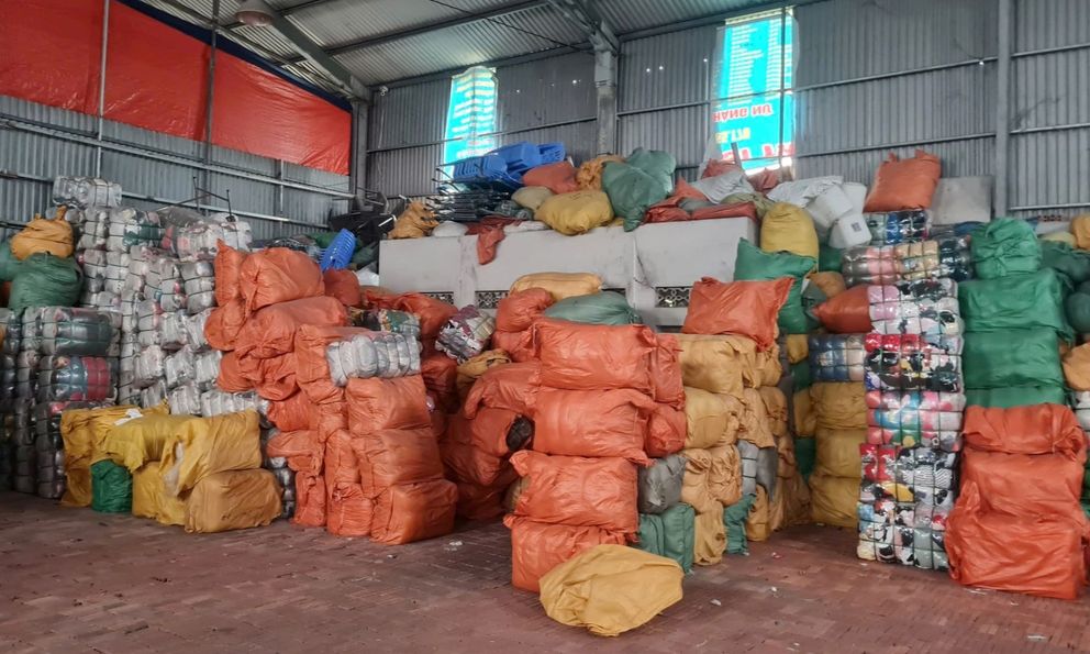 Hải Phòng: Phát hiện 94.039 kg quần áo cũ không rõ nguồn gốc tại kho hàng của bà Nguyễn Thị Nhàn