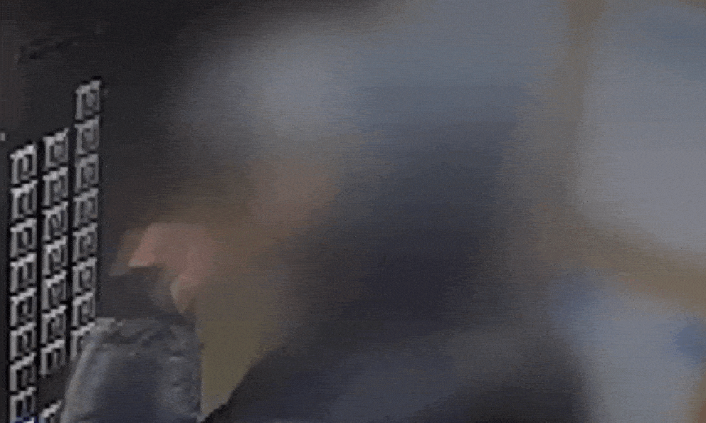 Shipper làm chuyện khó tin ngay trong thang máy chung cư, không ngờ bị camera ghi lại toàn bộ