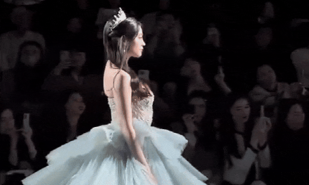 Sao hạng A hết thời 600 ngày không ai mời đóng phim, trở thành kẻ thù của hàng triệu khán giả vì sống 2 mặt