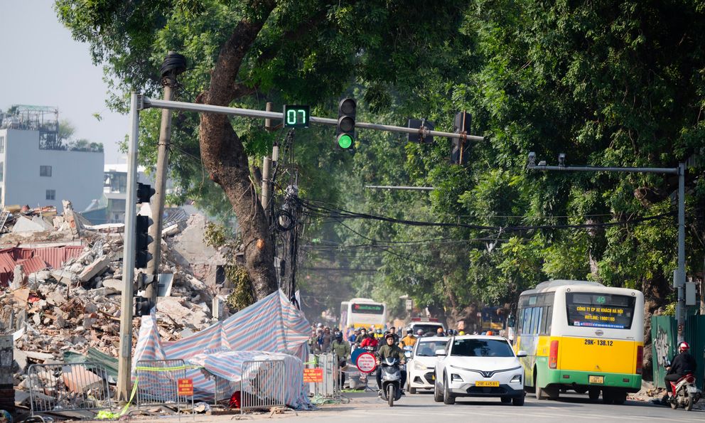 Toàn cảnh hiện trạng đường Đê La Thành sau khi được giải toả để xây đường vành đai 1