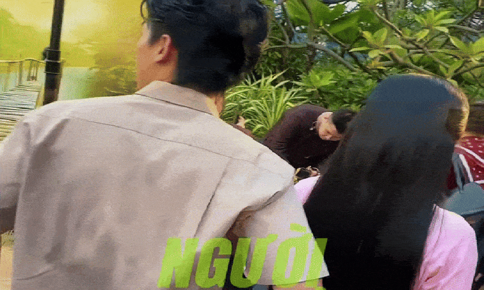 Cặp sao Việt công khai bồng bế nhau gây bão MXH: Nhà gái xinh như mộng, nhà trai lộ rõ vẻ si mê khó chối cãi