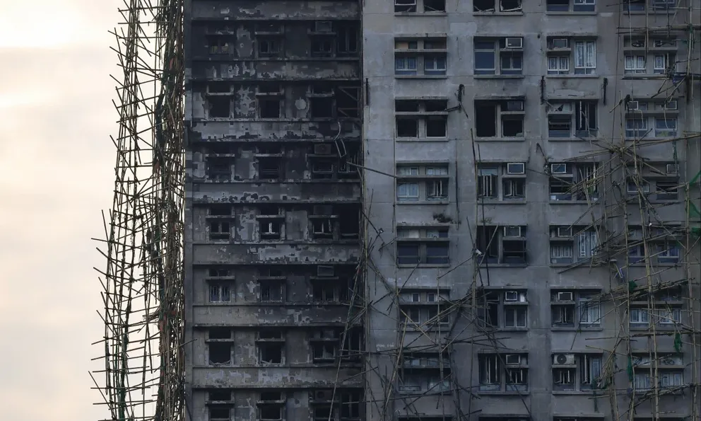 Gần 1 tháng sau thảm họa, số người chết trong đám cháy chung cư Hong Kong (Trung Quốc) tiếp tục tăng