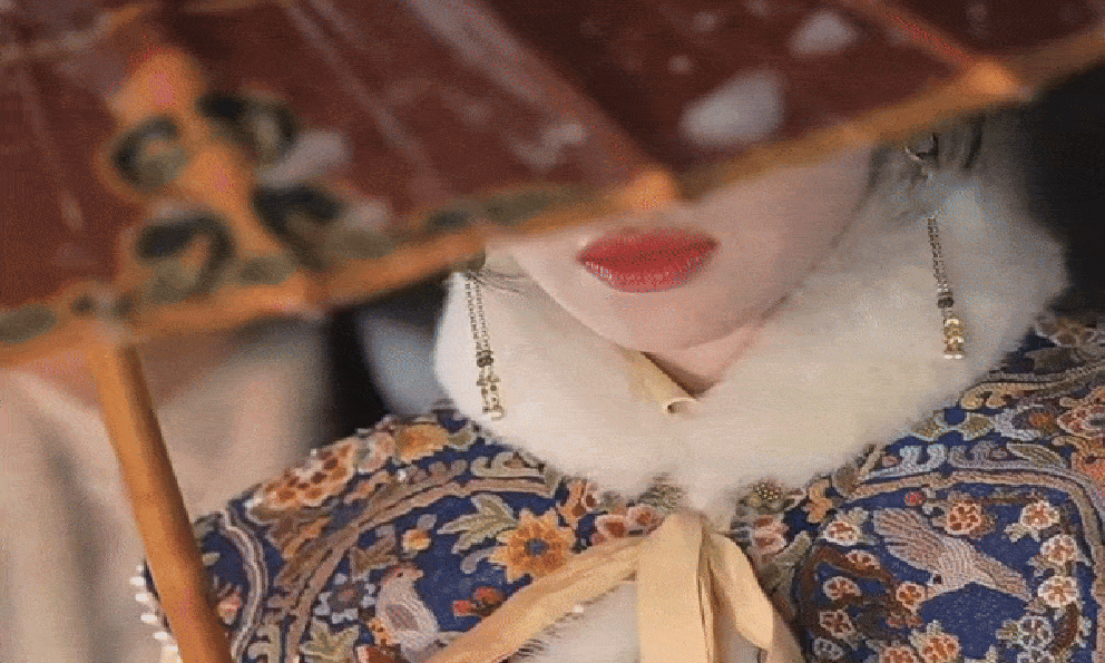 Thần nữ trên trời cũng phải thua mỹ nhân này 3 phần: Nhan sắc lu mờ vạn vật, ngắm thôi mà tưởng được xuyên không