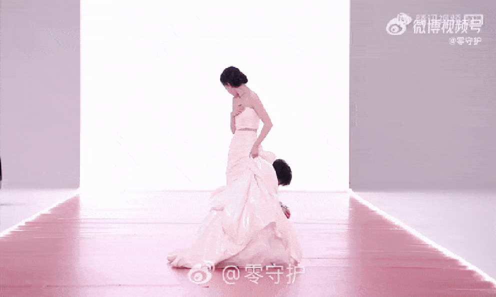 Cặp diễn viên phim giờ vàng lộ hint hẹn hò trên sóng trực tiếp, đồng nghiệp công khai đẩy thuyền