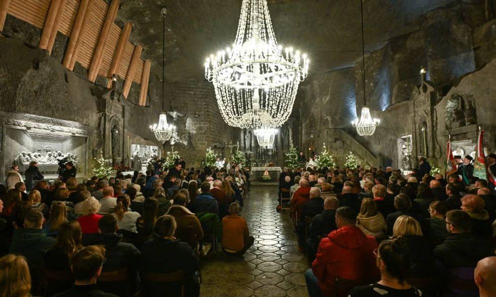 Noel 2025: Dạo một vòng thế giới xem không khí Giáng sinh đang diễn ra thế nào?