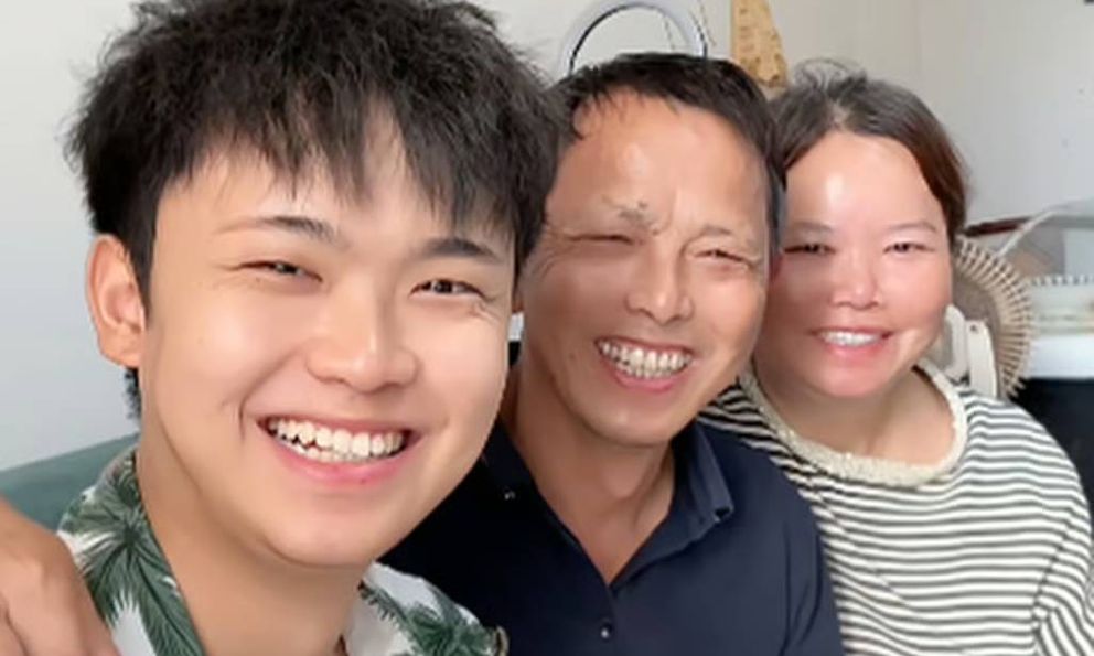 Bị bắt cóc từ năm 4 tuổi, nam thanh niên cắt đứt với gia đình từng nuôi dưỡng sau ngày đoàn tụ cha mẹ ruột: “Đây mới là một mái nhà thực sự”