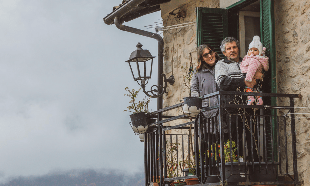 Ngôi làng ăn mừng sự ra đời của em bé đầu tiên sau 30 năm