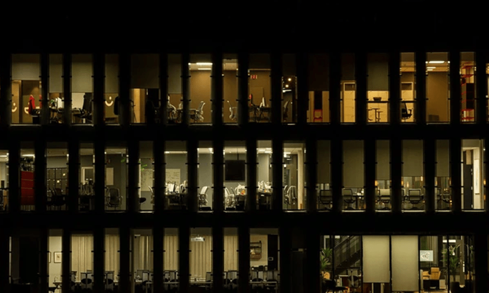 Nỗi buồn của nền kinh tế top 1 thế giới: Tiến sĩ nộp 500 CV nhưng không ai nhận, tân cử nhân tiến dần đến mốc 