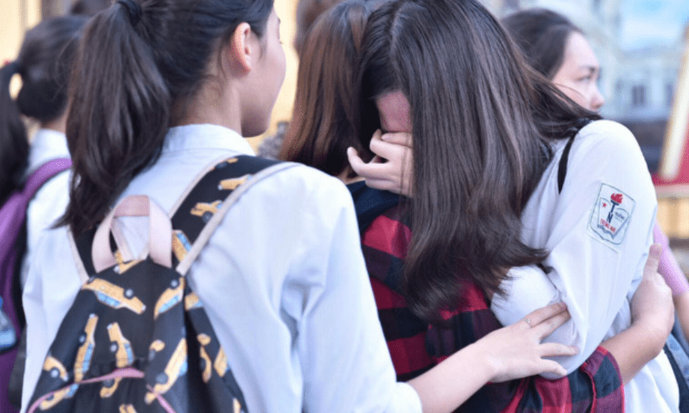 Tin con ngoan vì tối nào cũng ngồi bàn học, mẹ Hà Nội sốc nặng khi phát hiện con lớp 4 