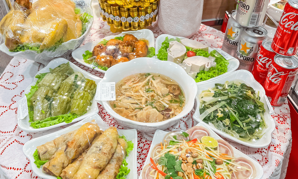 Aeon Mall bây giờ bán cả cỗ Tết 