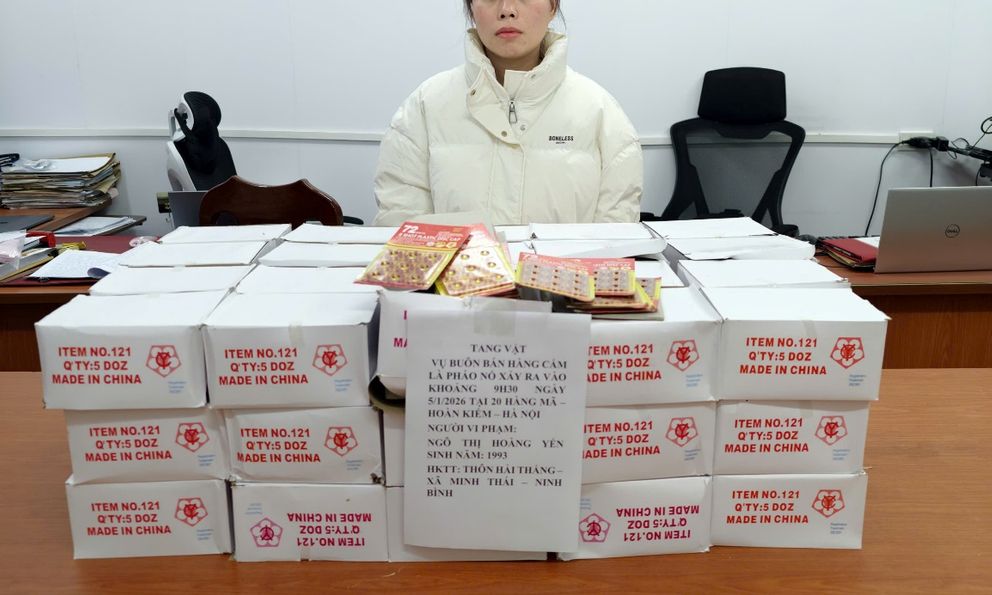 Phát hiện shipper giao đơn hàng bất thường, công an lập tức bắt giữ 2 đối tượng nam nữ