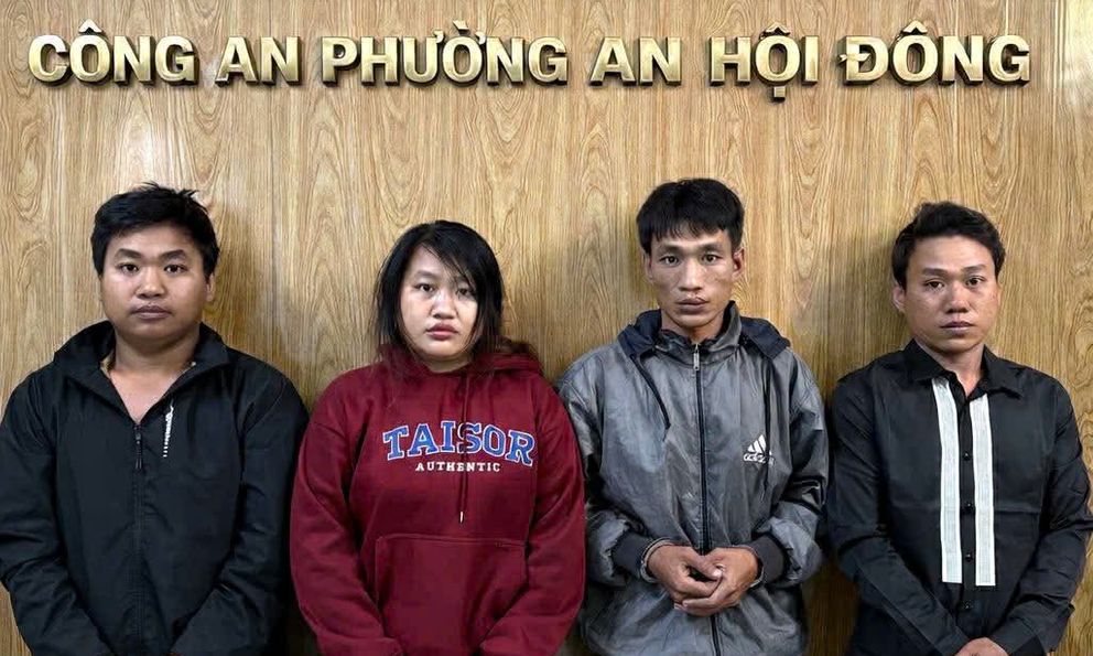 Đi chùa không phải để cầu an, nhóm thanh niên tranh thủ 