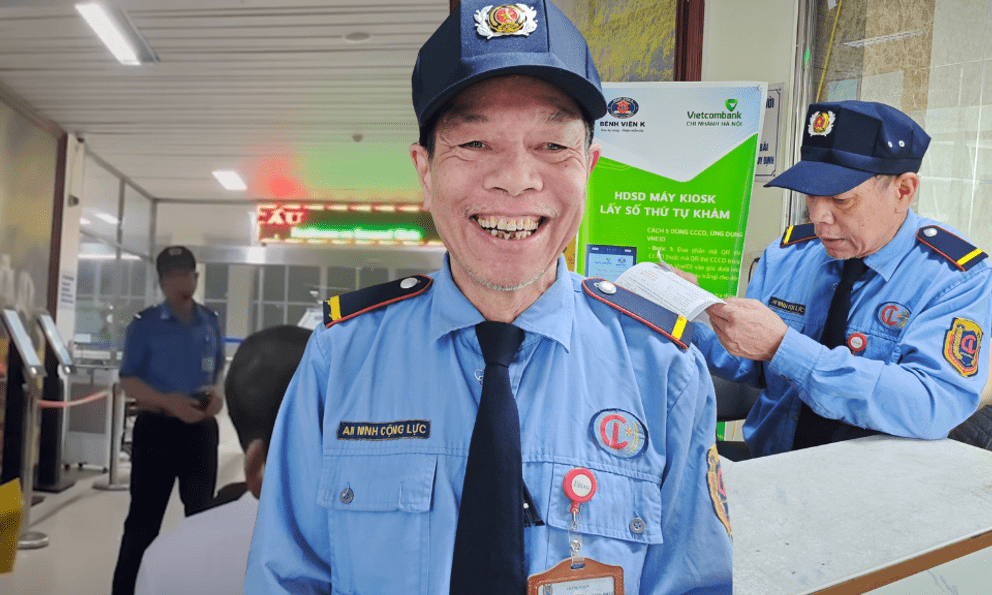 Gặp bác bảo vệ nổi đình đám sau clip hướng dẫn khám bệnh: 8 năm âm thầm của 