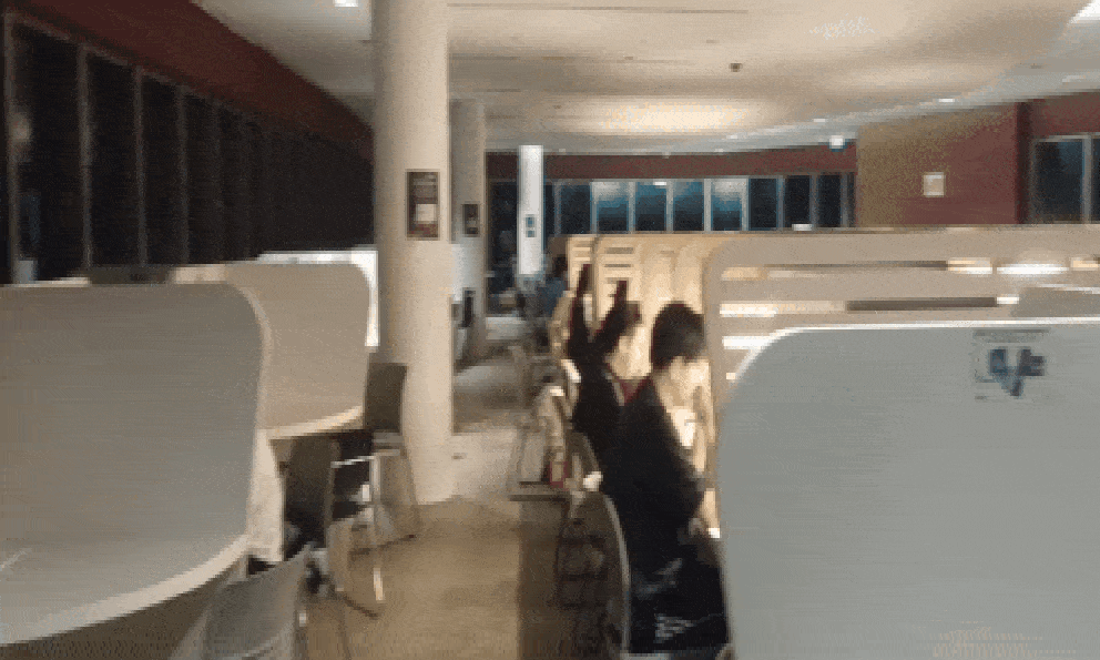 Chuyện gì đang xảy ra ở thư viện lúc 11h đêm vậy?