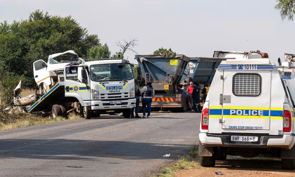 Xe buýt chở học sinh gặp tai nạn nghiêm trọng trên đường đến trường, ít nhất 11 nạn nhân thiệt mạng